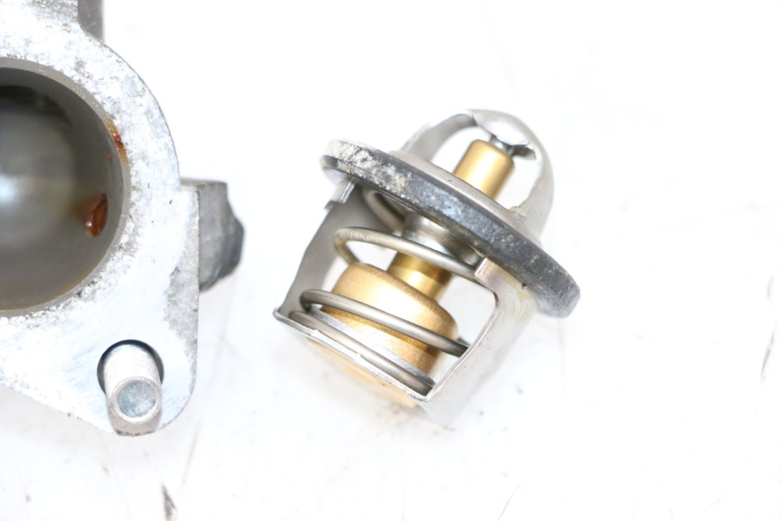 photo de TERMOSTATO SUZUKI BURGMAN 125 (2007 - 2014) - Zoom do estado de desgaste