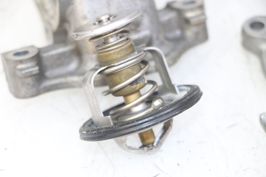 photo de TERMOSTATO HONDA CB R 1000 (2018 - 2023) - Detalhe da peça