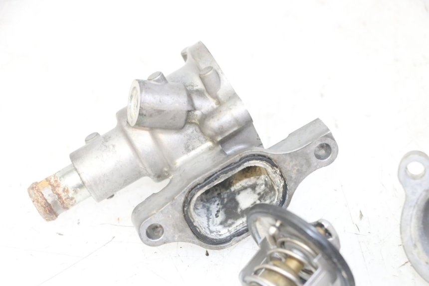 photo de TERMOSTATO HONDA CB R 1000 (2018 - 2023) - Pontos de fixação