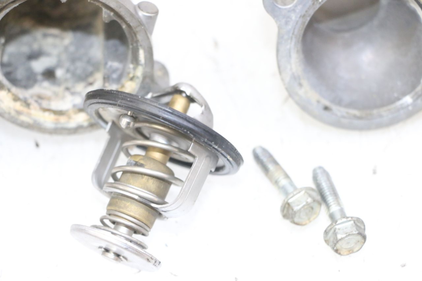 photo de TERMOSTATO HONDA CB R 1000 (2018 - 2023) - Estado da superfície
