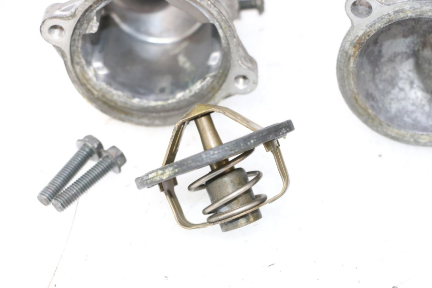 photo de TERMOSTATO YAMAHA FJR 1300 (2001 - 2005) - Pontos de fixação