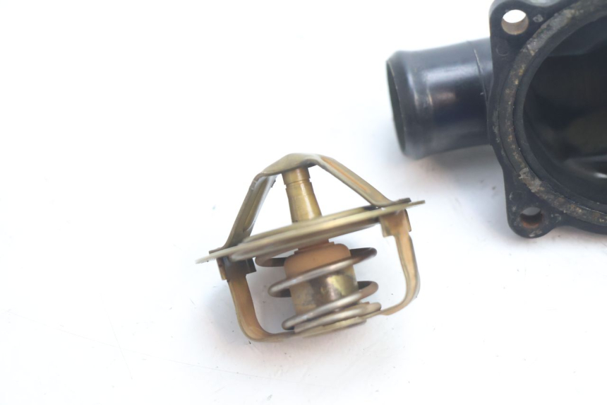photo de TERMOSTATO KAWASAKI GPX F ZX750F 750 (1986 - 1990) - Zoom do estado de desgaste
