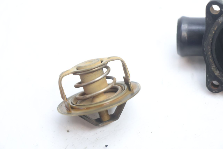 photo de TERMOSTATO KAWASAKI GPX F ZX750F 750 (1986 - 1990) - Outro ângulo de visão