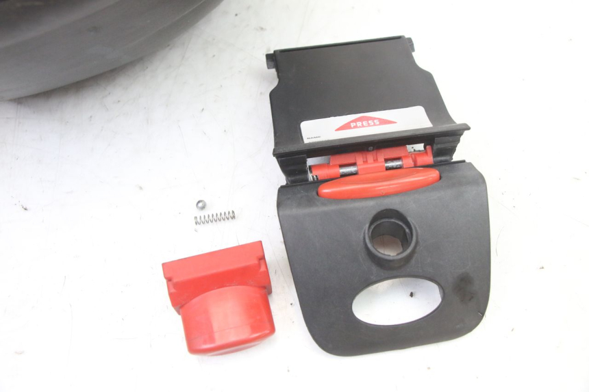 photo de BAÚ TRASEIRO APRILIA ATLANTIC 125 (2003 - 2009) - Detalhe da peça
