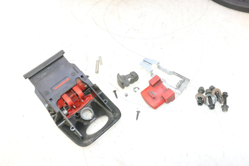 photo de TOP CASE APRILIA ATLANTIC S 125 (2010 - 2013) - Outro ângulo de visão