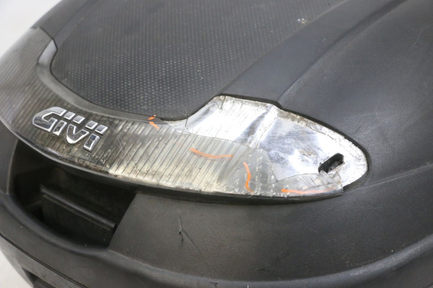 photo de BAÚ TRASEIRO PEUGEOT DJANGO 4T 50 (2014 - 2019) - Detalhe da peça