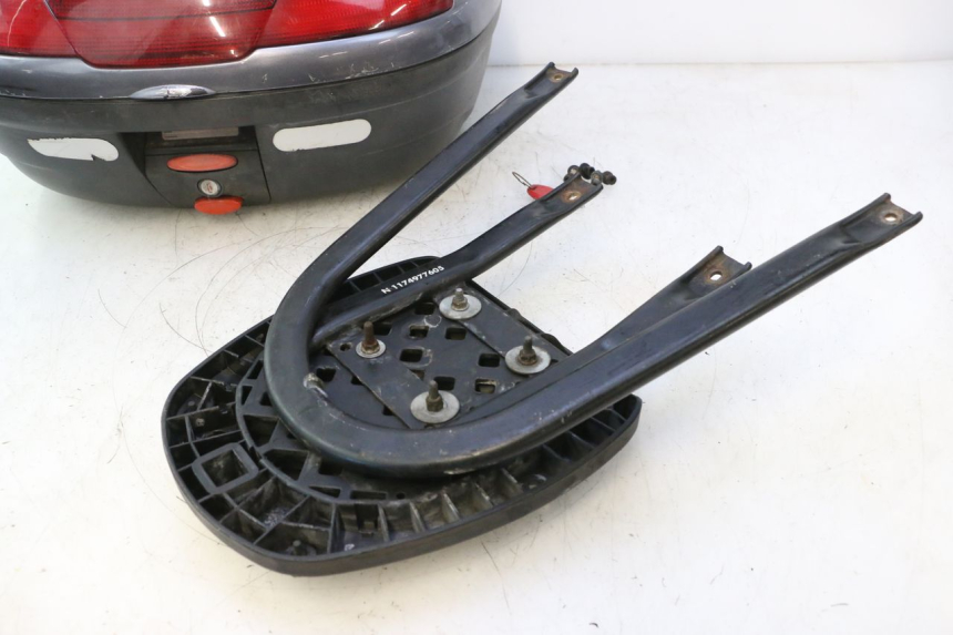 photo de TOP CASE PEUGEOT ELYSTAR 50 (2002 - 2014) - Inspeção visual