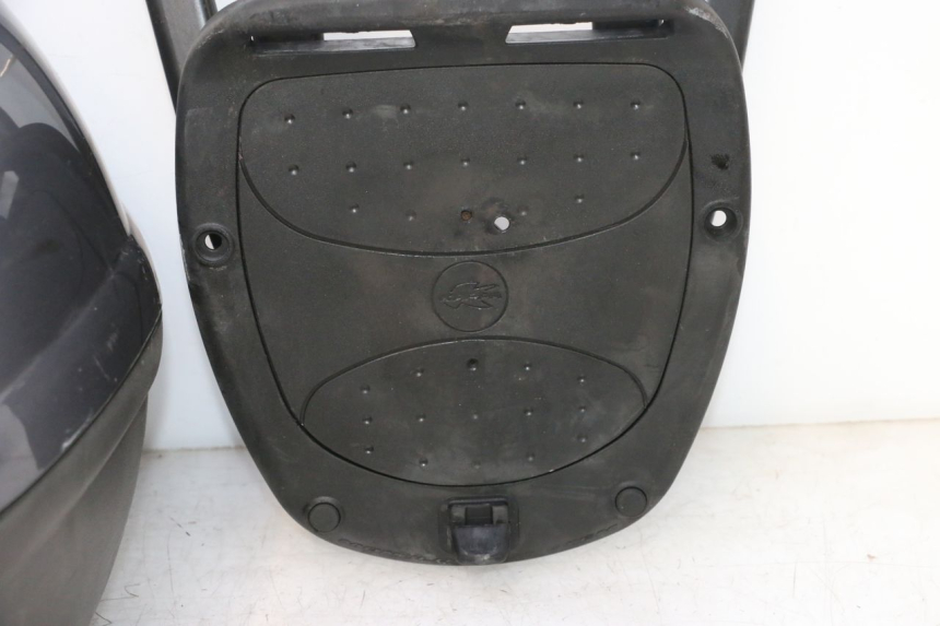 photo de TOP CASE PEUGEOT ELYSTAR 50 (2002 - 2014) - Detalhe da peça