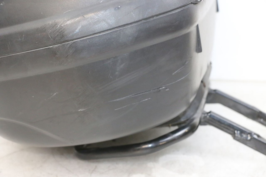 photo de BAÚ TRASEIRO PEUGEOT KISBEE 4T 50 (2010 - 2017) - Detalhes característicos