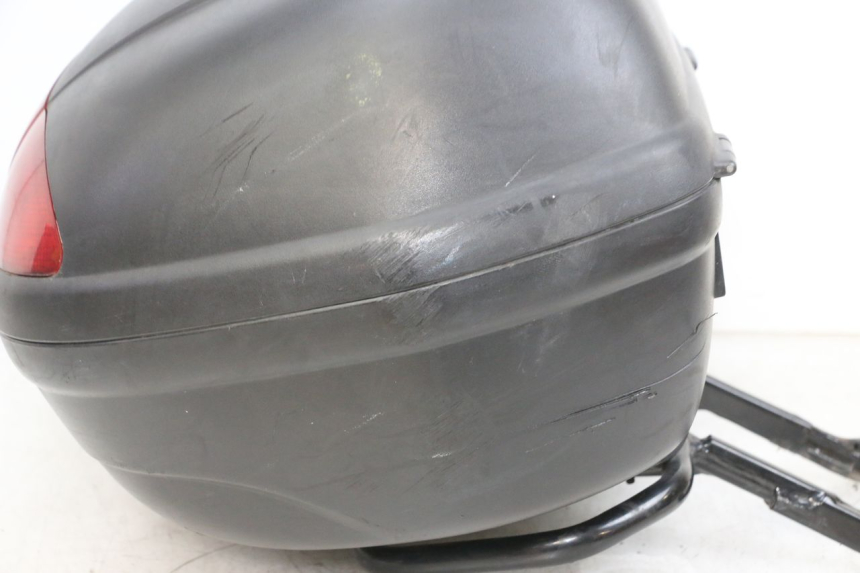 photo de BAÚ TRASEIRO PEUGEOT KISBEE 4T 50 (2010 - 2017) - Vista de perto