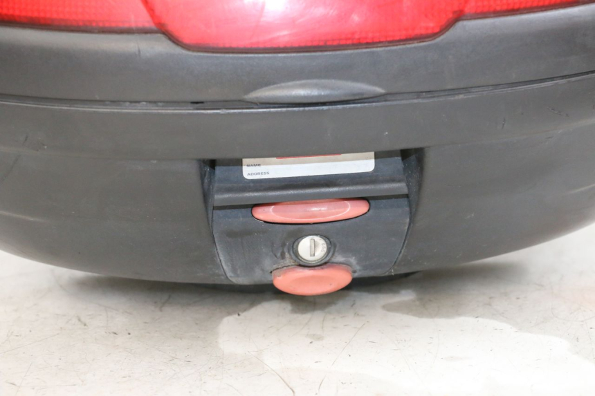 photo de BAÚ TRASEIRO PEUGEOT KISBEE 4T 50 (2010 - 2017) - Estado da superfície