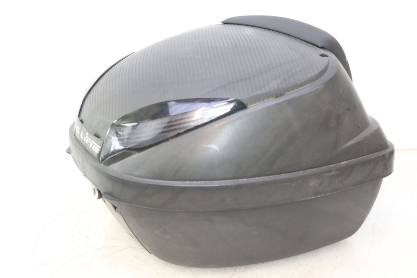 photo de TOP CASE PEUGEOT KISBEE 4T 50 (2023 - 2026) - Detalhes característicos