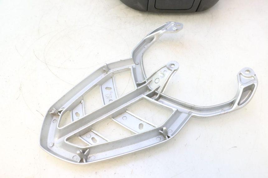 photo de TOP CASE PEUGEOT KISBEE 4T 50 (2023 - 2026) - Vista de perto