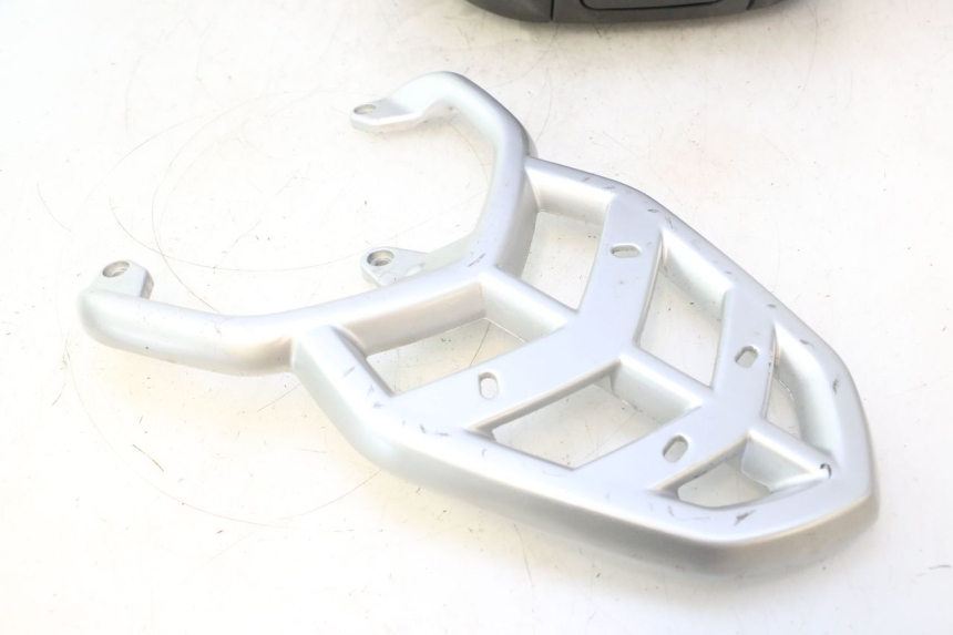 photo de TOP CASE PEUGEOT KISBEE 4T 50 (2023 - 2026) - Inspeção visual