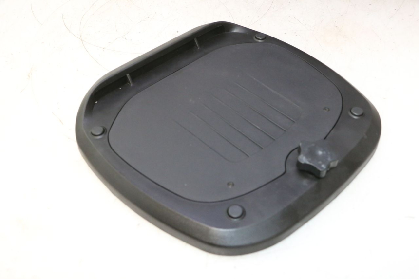 photo de TOP CASE PEUGEOT KISBEE 4T 50 (2023 - 2026) - Detalhe da peça