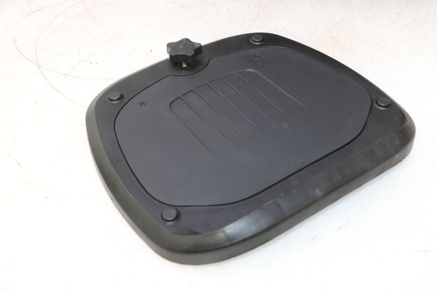photo de TOP CASE PEUGEOT KISBEE 4T 50 (2023 - 2026) - Zoom do estado de desgaste
