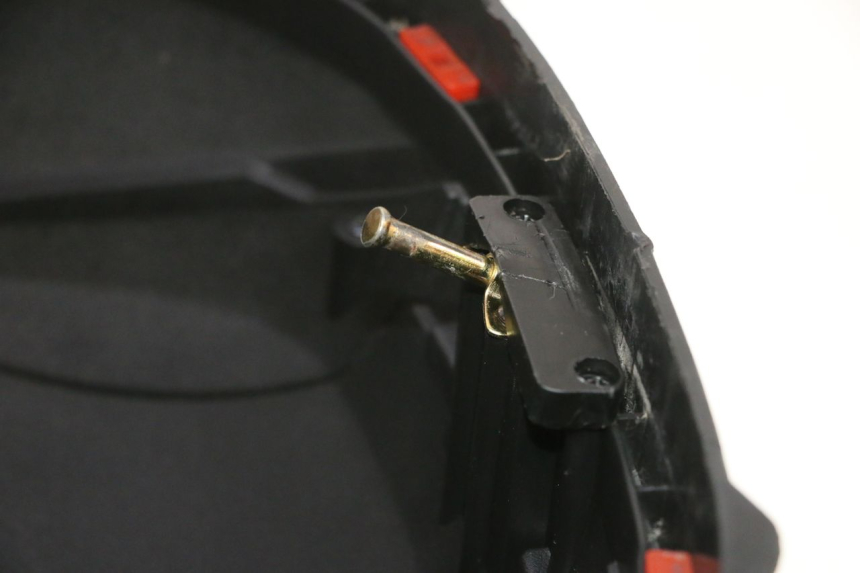 photo de TOP CASE PEUGEOT KISBEE 4T 50 (2023 - 2026) - Outro ângulo de visão