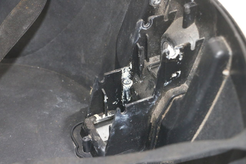 photo de BAU DE TOPO PIAGGIO MP3 LT 300 (2010 - 2016) - Detalhe da peça
