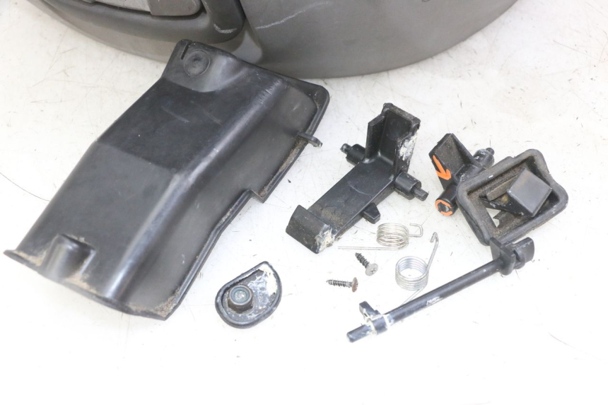 photo de BAU DE TOPO PIAGGIO MP3 LT 300 (2010 - 2016) - Pontos de fixação