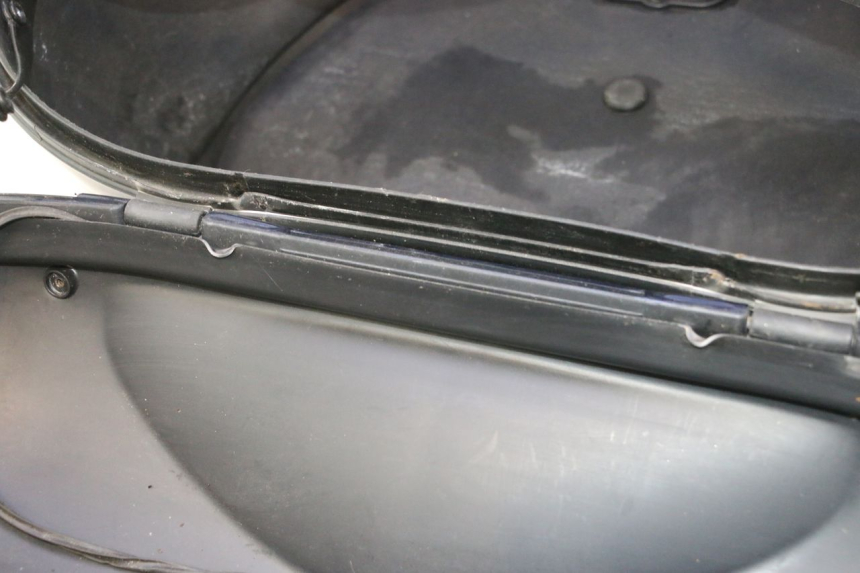 photo de BAU TRASEIRO PIAGGIO MP3 LT 400 (2007 - 2012) - Detalhes característicos