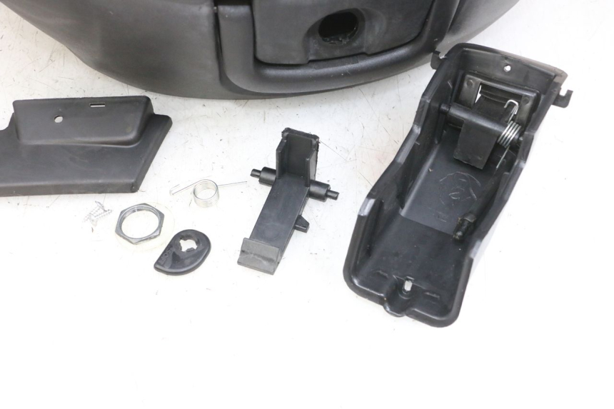 photo de BAU DE TOPO PIAGGIO MP3 RL 250 (2006 - 2010) - Detalhes característicos