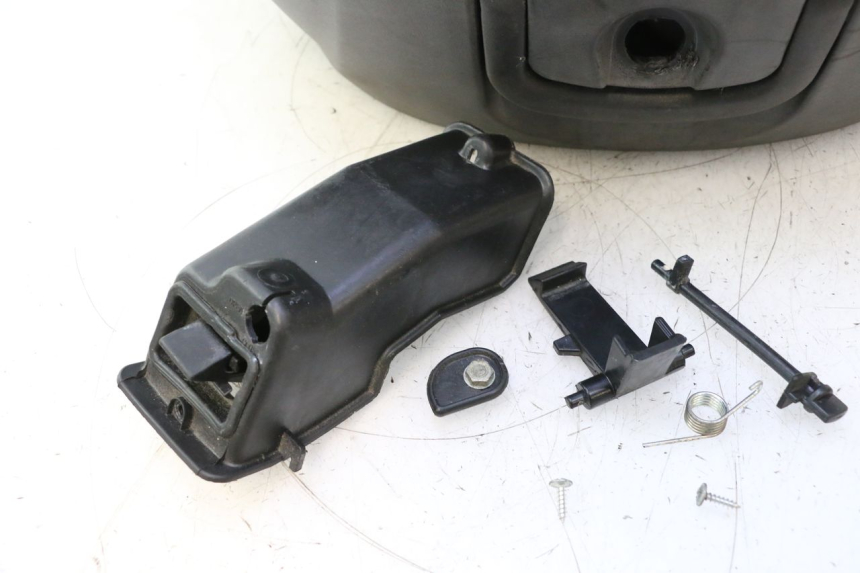 photo de BAÚ TRASEIRO PIAGGIO MP3 125 (2006 - 2014) - Imagem adicional