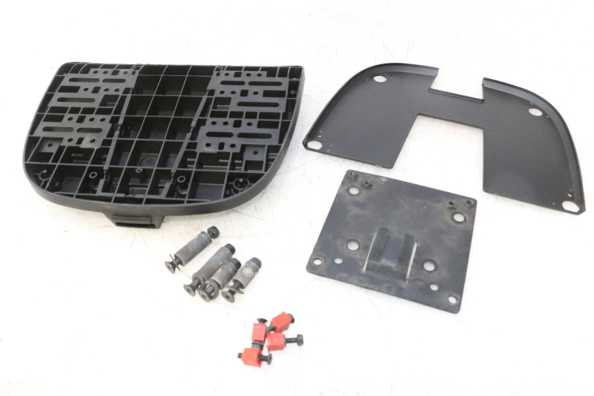 photo de TOP CASE PIAGGIO MP3 500 (2016 - 2018) - Detalhe da peça