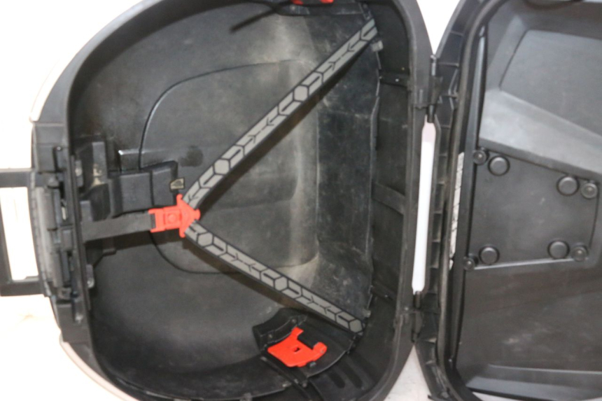 photo de TOP CASE PIAGGIO MP3 500 (2016 - 2018) - Detalhes característicos
