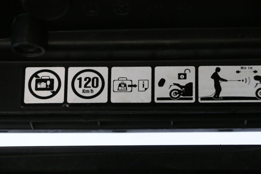 photo de TOP CASE PIAGGIO MP3 500 (2016 - 2018) - Vista de perto