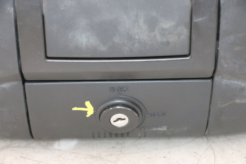 photo de TOP CASE PIAGGIO MP3 500 (2016 - 2018) - Ângulo alternativo