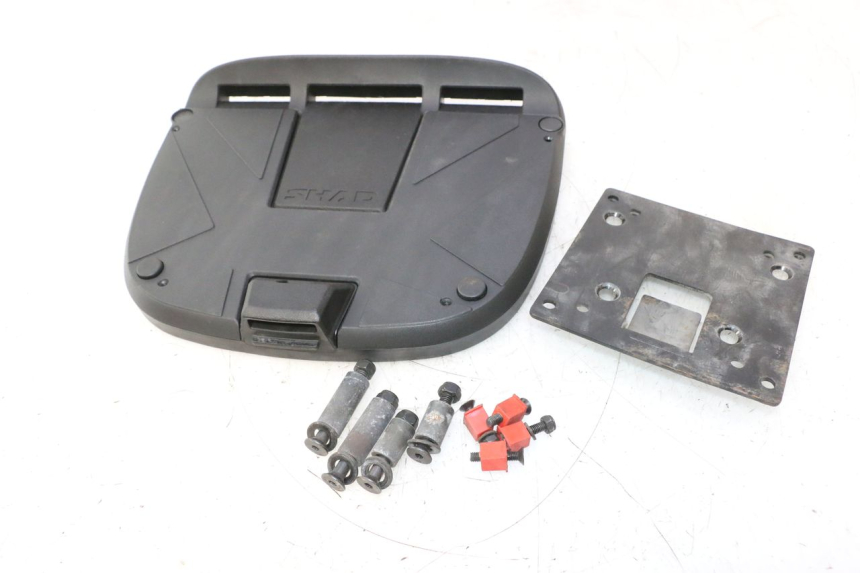 photo de TOP CASE PIAGGIO MP3 500 (2016 - 2018) - Pontos de fixação