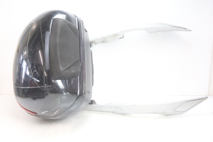 photo de TOP CASE PEUGEOT SATELIS 125 (2006 - 2009) - Detalhes característicos