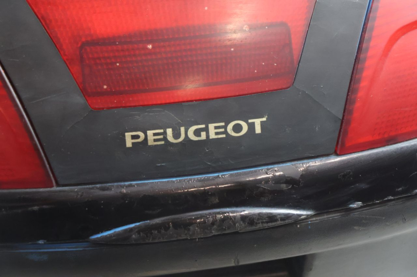 photo de TOP CASE PEUGEOT SATELIS 125 (2006 - 2009) - Pontos de fixação