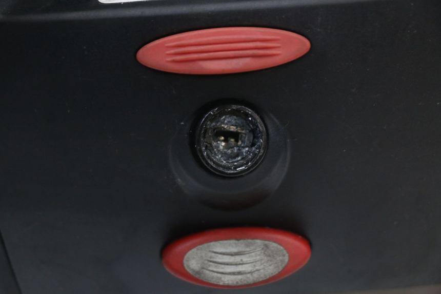 photo de BAÚ TRASEIRO KYMCO SUPER 8 125 (2008 - 2015) - Ampliação dos componentes