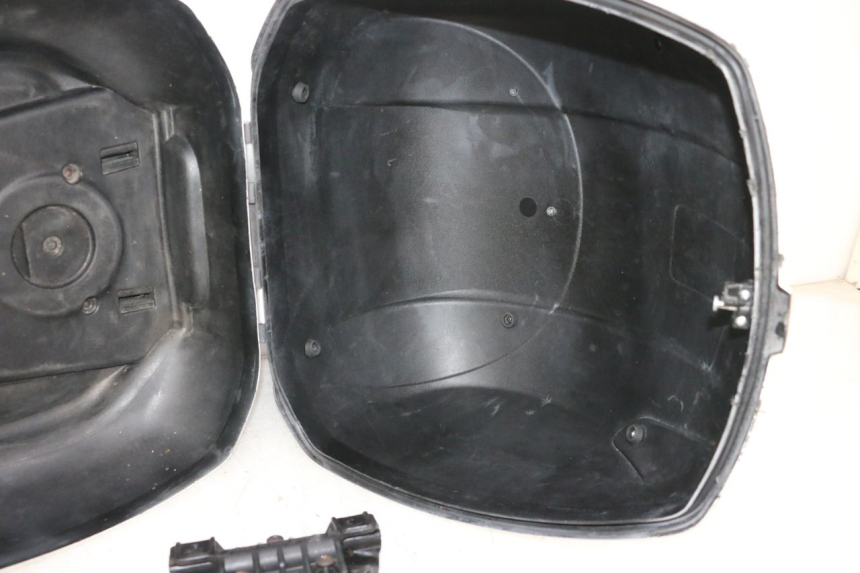 photo de BAU TRASEIRO PIAGGIO VESPA GTS SUPER IE 125 (2009 - 2016) - Zoom do estado de desgaste