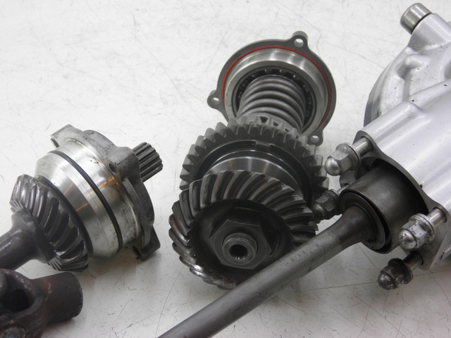 photo de TRANSMISSÃO RODA YAMAHA FJR 1300 (2004 - 2005) - Vista de perto
