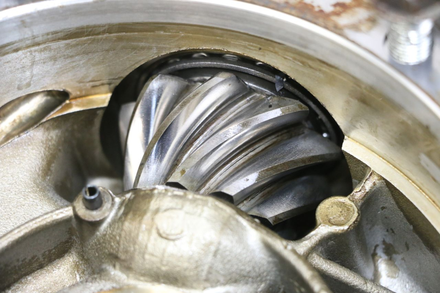 photo de TRANSMISSÃO RODA KAWASAKI GTR 1000 (1994 - 2004) - Vista de perto