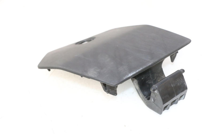 photo de TAMPA DO TANQUE PEUGEOT CITYSTAR 125 (2011 - 2017) - Zoom do estado de desgaste