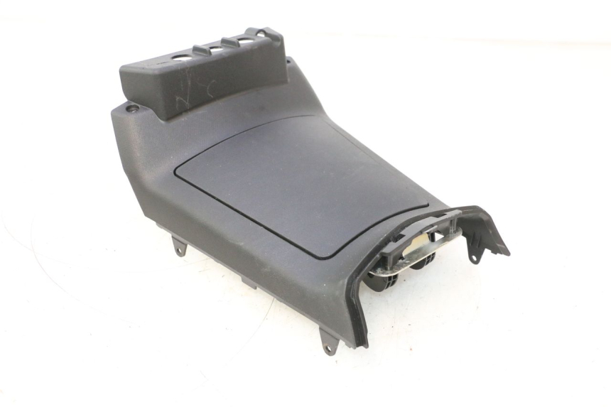 photo de TAMPA DO TANQUE PIAGGIO MP3 HPE 530 (2022 - 2026) - Detalhe da peça