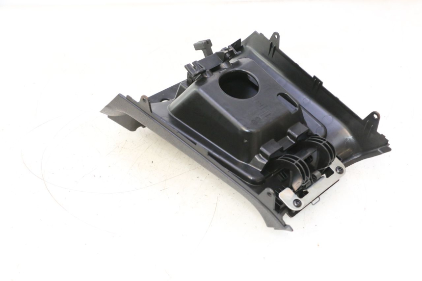 photo de TAMPA DO TANQUE PIAGGIO MP3 HPE 530 (2022 - 2026) - Pontos de fixação