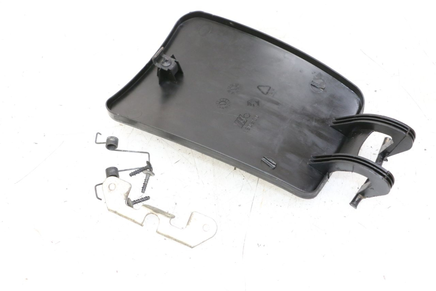 photo de TAMPA DO TANQUE PIAGGIO MP3 LT 400 (2007 - 2012) - Detalhe da peça