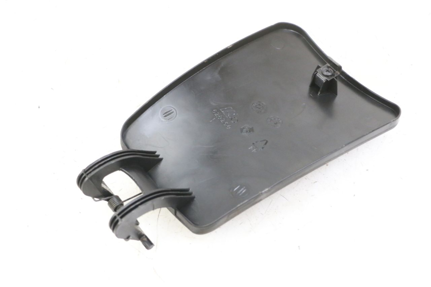 photo de TAMPA DO TANQUE PIAGGIO MP3 LT 400 (2007 - 2012) - Zoom do estado de desgaste