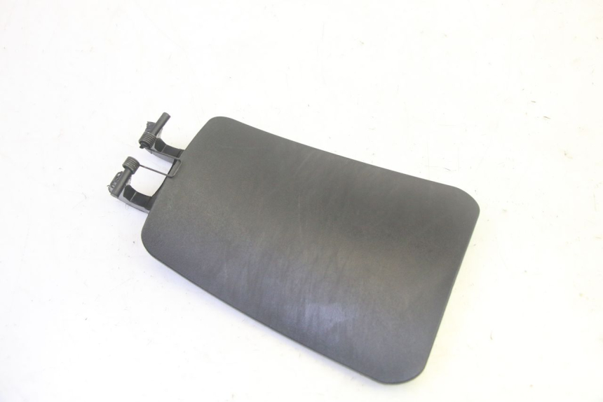 photo de TAMPA DO TANQUE PIAGGIO MP3 LT 400 (2007 - 2012) - Detalhe da peça
