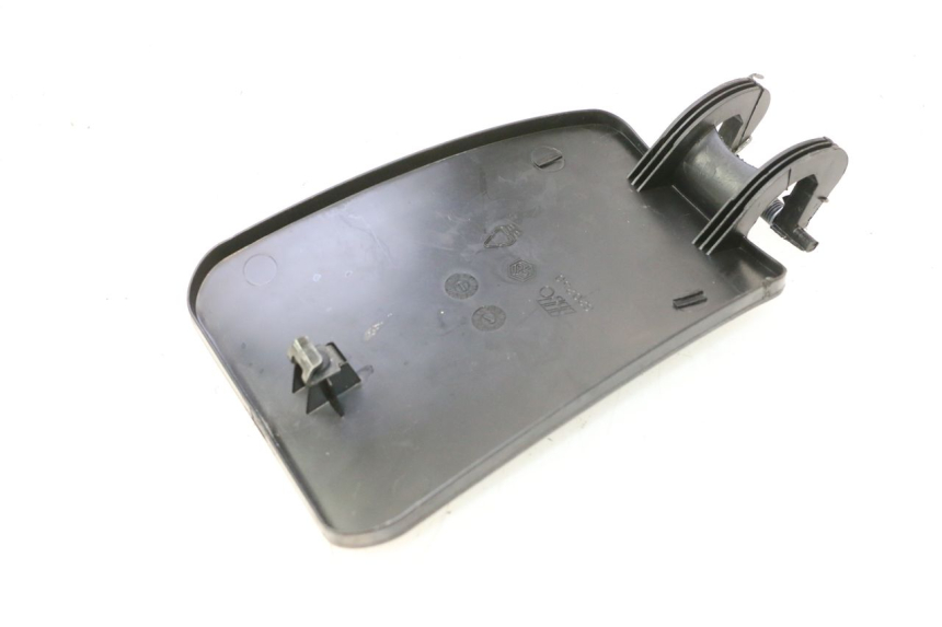 photo de TAMPA DO TANQUE PIAGGIO MP3 LT 400 (2007 - 2012) - Detalhe da peça