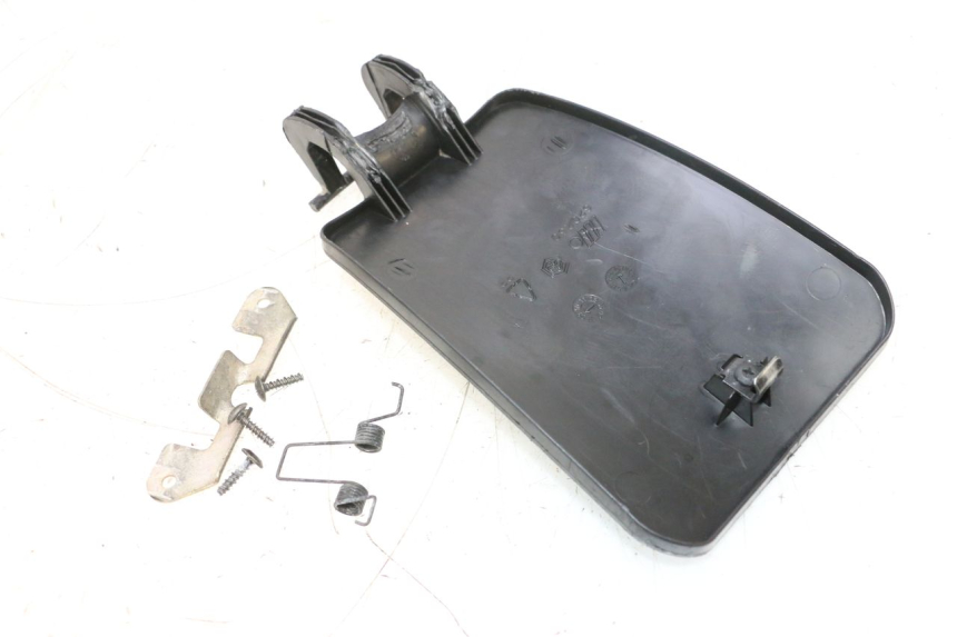 photo de TAMPA DO TANQUE PIAGGIO MP3 RL 250 (2006 - 2010) - Zoom do estado de desgaste