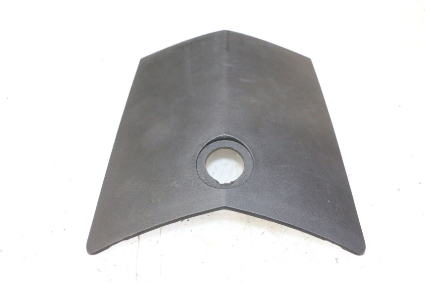 photo de TAMPA DO TANQUE PEUGEOT VIVACITY NEW 4T 50 (2008 - 2017) - Outro ângulo de visão