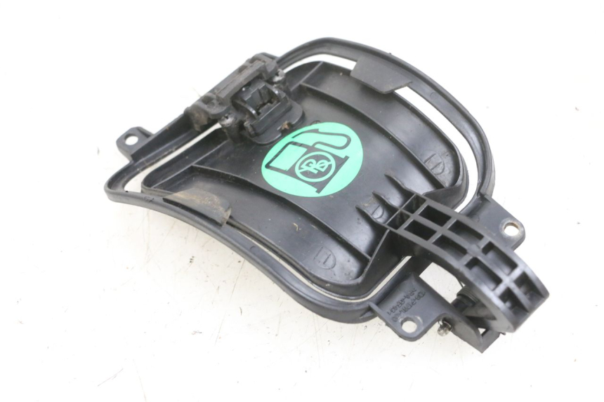 photo de TAMPA DO TANQUE DE COMBUSTÍVEL YAMAHA XMAX X-MAX 125 (2006 - 2009) - Zoom do estado de desgaste