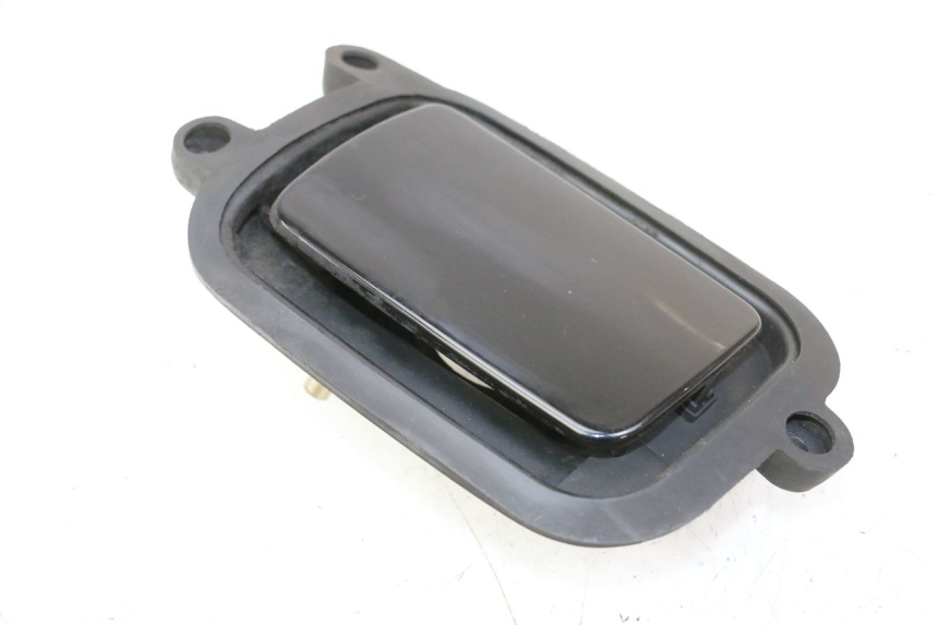 photo de TAMPA DO TANQUE DE COMBUSTÍVEL YAMAHA YP MAJESTY 125 (2007 - 2010) - Detalhe da peça