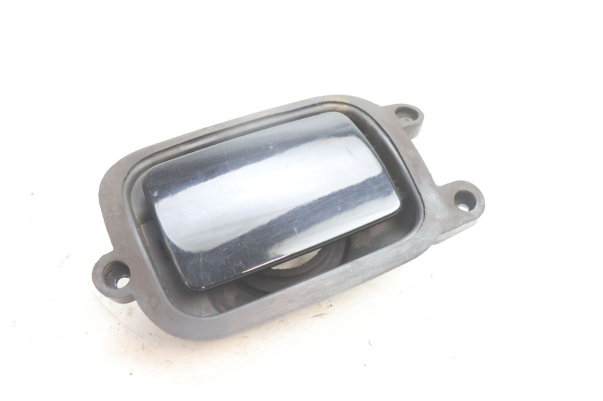 photo de TAMPA DO TANQUE YAMAHA YP MAJESTY 125 (2002 - 2006) - Detalhe da peça