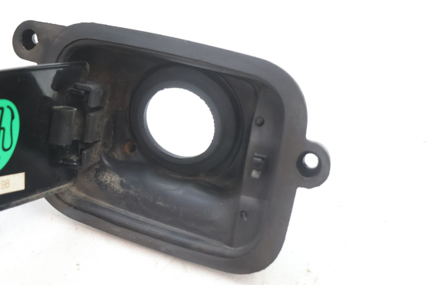 photo de TAMPA DO TANQUE YAMAHA YP MAJESTY 125 (2002 - 2006) - Pontos de fixação